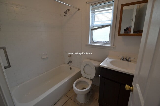 Building Photo - Camp Washington 3 Bedroom 1.5 Baths Single...