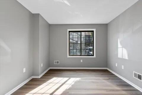 Building Photo - 365 Mather St