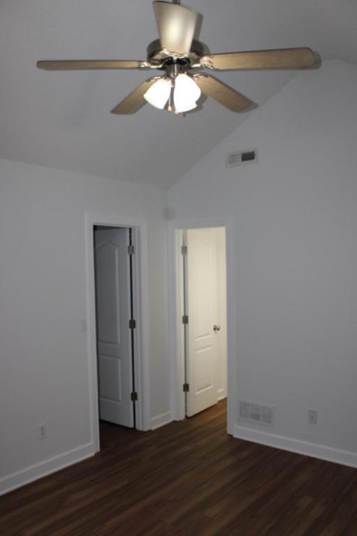 Building Photo - 900 SW Peach Tree Ln