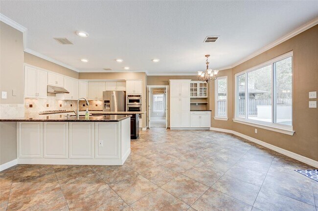 Building Photo - 18 Candle Pine Pl