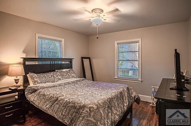 Building Photo - 129 Westover Dr