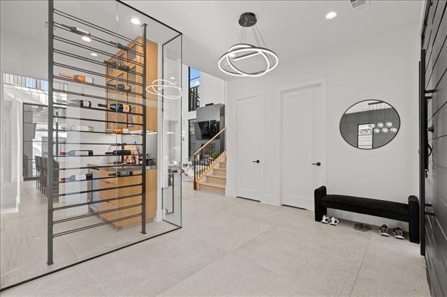 Building Photo - 5839 Richmond Ave