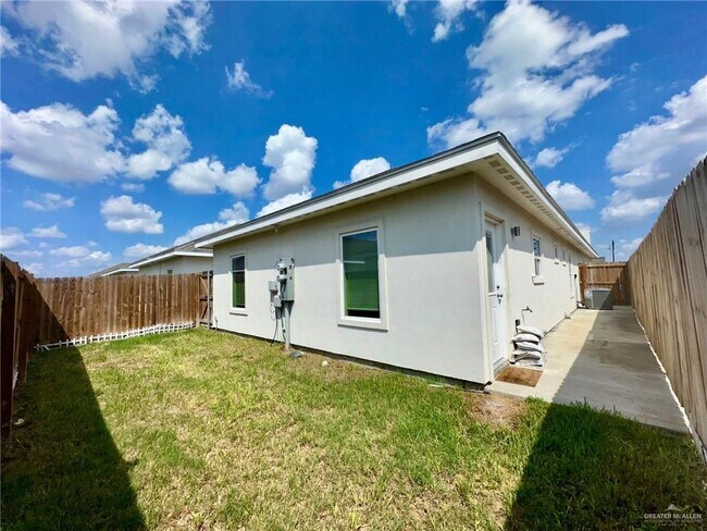Building Photo - 3309 S Colt Ln