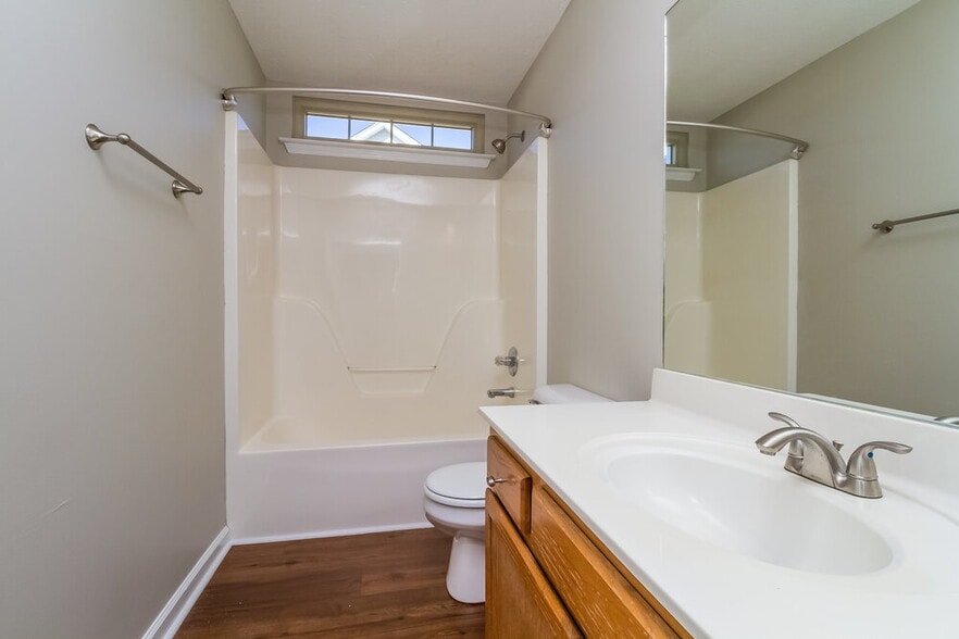 Building Photo - 1921 Pacific Pl