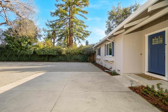 Building Photo - 55 Normandy Ln