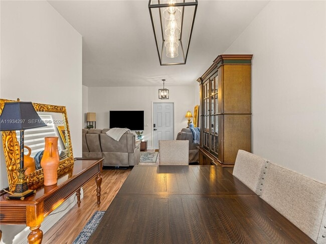 Building Photo - 1433 Presidio Dr