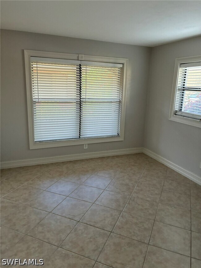 Building Photo - 2074 Pine Isle Ln