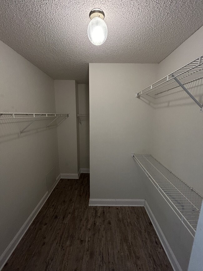 Building Photo - 104 Breezewood Dr