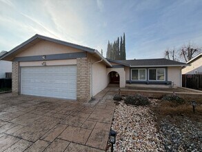 Building Photo - Livermore Single Story 3 bed / 2 bath, serene neighborhood, backyard,  Close to downtown, 580 and...