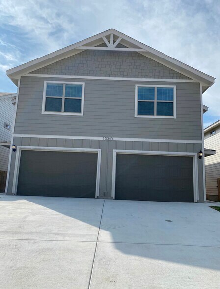 Primary Photo - 10340 Lynwood Crk