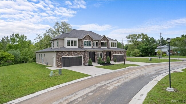 Building Photo - 10 Bentley Dr