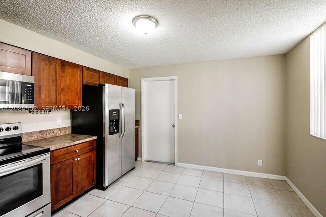 Building Photo - 1136 Sorrento Dr