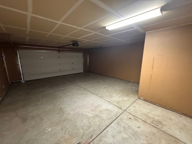Building Photo - Lovely Home for rent in Hanford,Ca