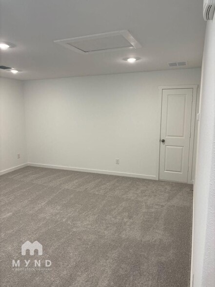 Building Photo - 1250 Okeechobee Dr