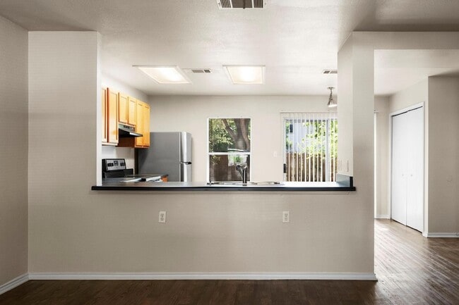 Building Photo - 10643 Marshitahs Way