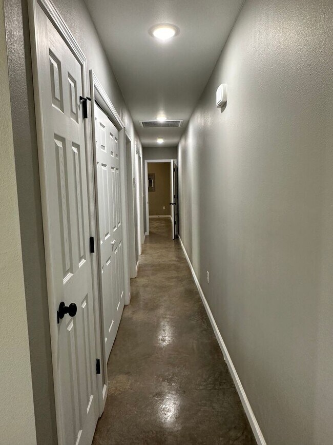 Building Photo - 120-122 S Pearl Duplex