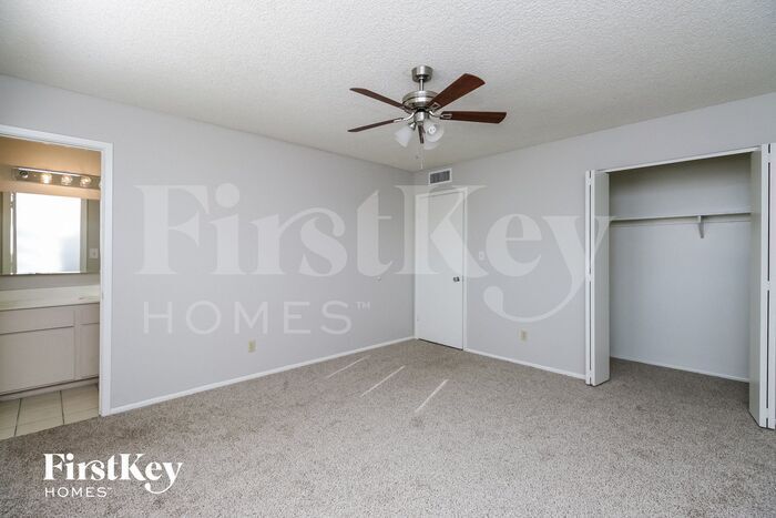 Building Photo - 625 E Manhatton Dr