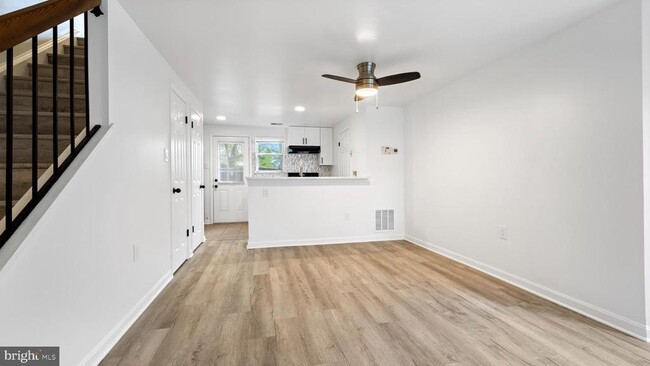 Building Photo - 4389 Pembrook Village Dr