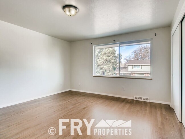 Building Photo - Beautifully remodeled 3-bedroom, 2.5-bath duplex in Wheat Ridge