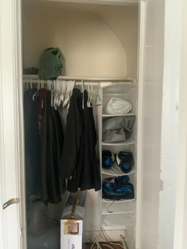 Building Photo - Renovated Beautiful 2BR Near Yale - Science Hill