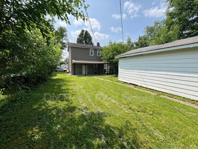 Building Photo - 2556 Freeman Ave
