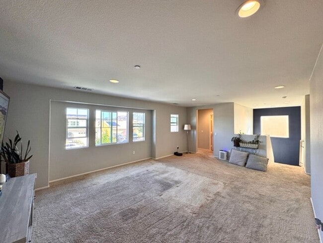 Building Photo - Stunning 4 Bedroom Cul-De-Sac Home with Loft located in Winchester!