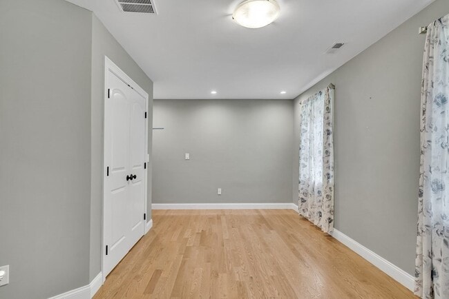 Building Photo - 121 Taylor Farm Rd