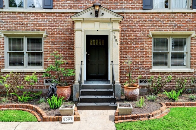 Building Photo - 2011 South Blvd