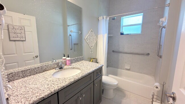 Building Photo - 4658 San Lorenzo Dr