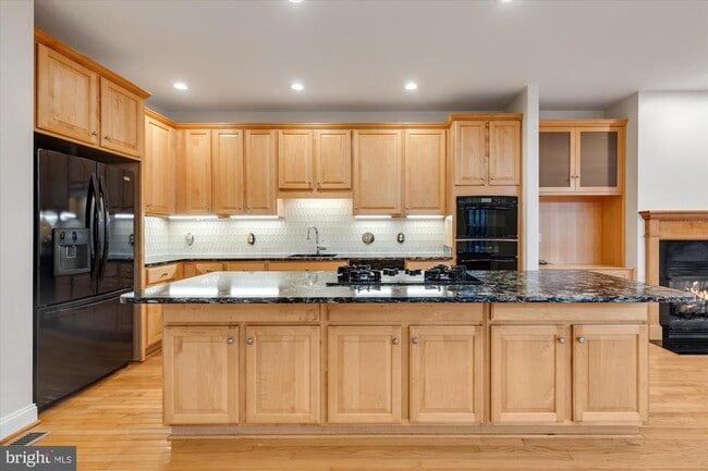 Building Photo - 427 Park Ave