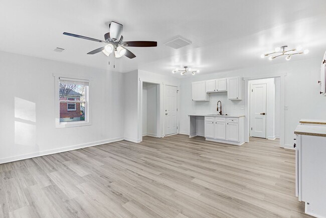 Building Photo - Beautifully Updated Home in East Memphis