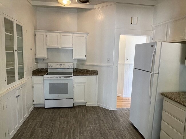 Building Photo - Charming & Bright 3 Bedroom 1 Bathroom Home Walking Distance to SJSU