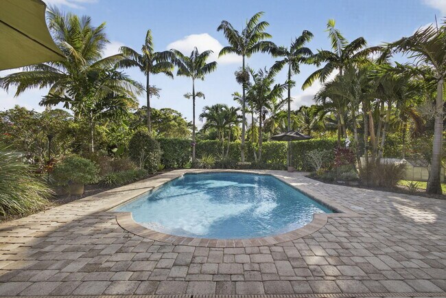 Building Photo - 11646 63rd Ln N