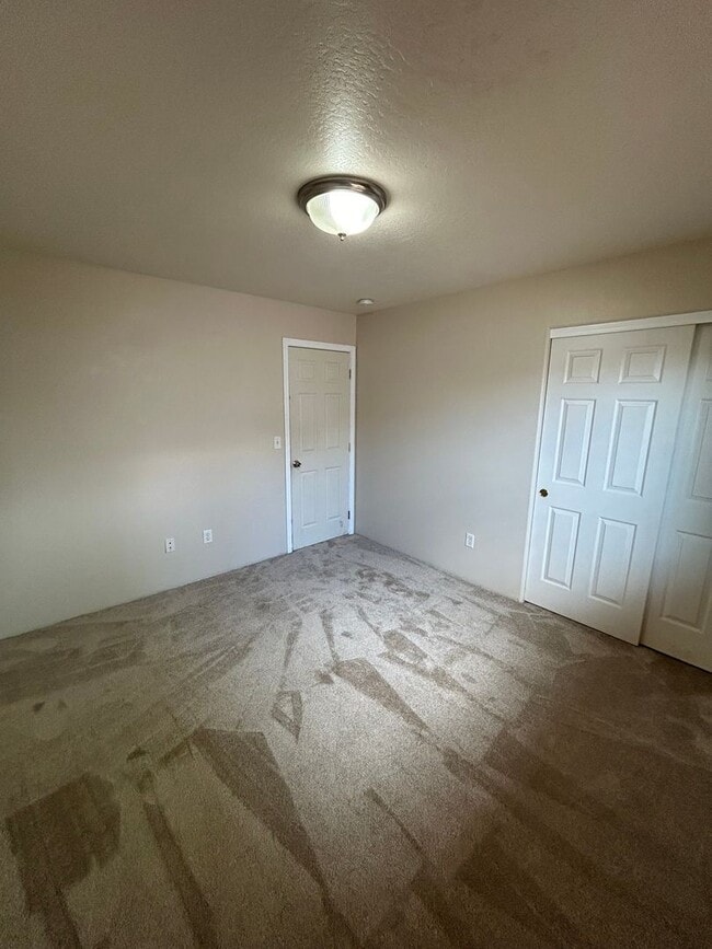 Building Photo - Coming Soon!!Three Bedroom for lease in Me...