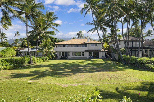 Building Photo - Ocean View Villa w/Beach as Backyard, Walk...