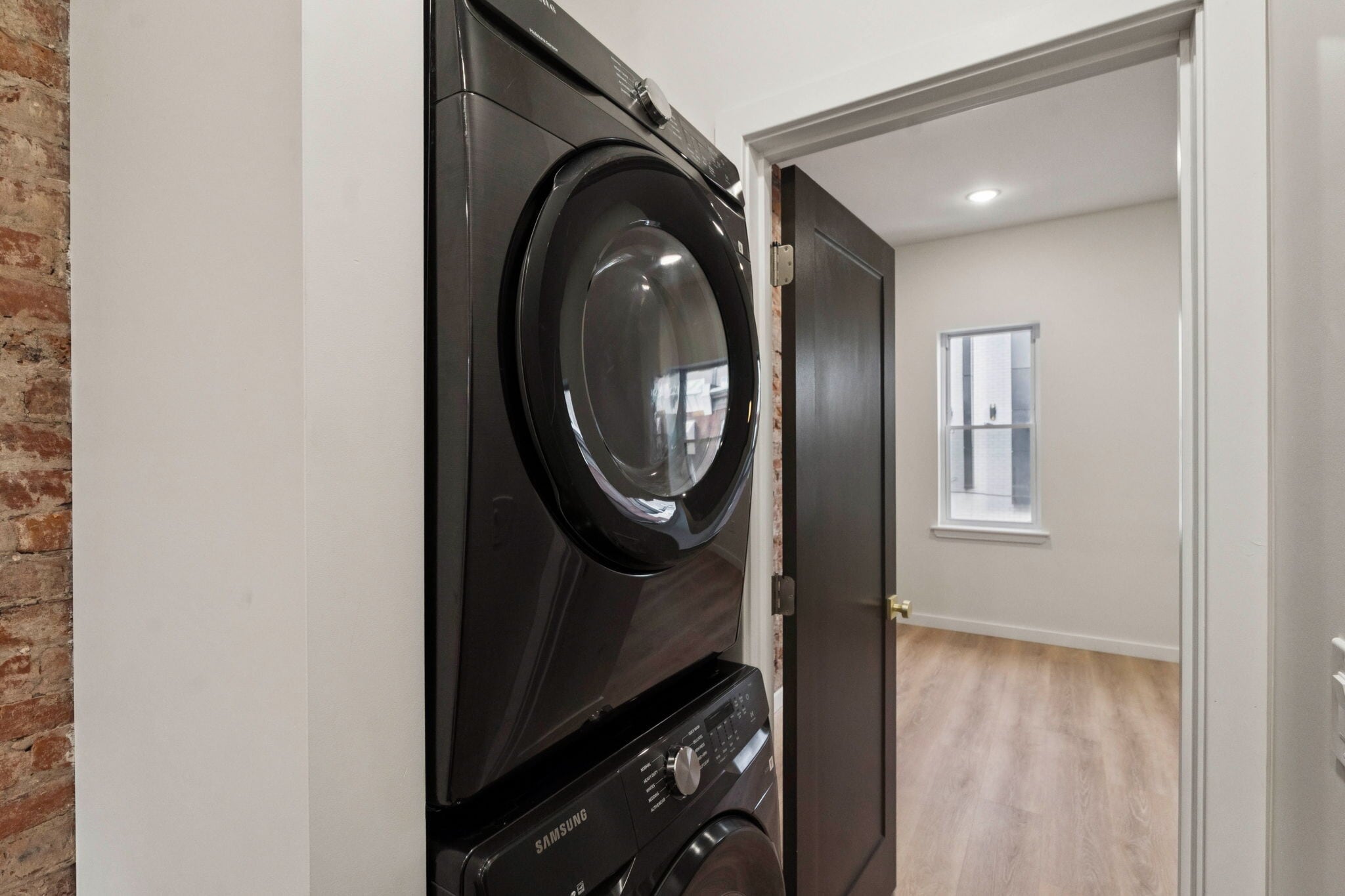 Laundry in unit - 1544 S Bambrey St