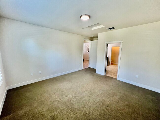 Building Photo - Application Pending! Lovely 4 bedroom 2.5 ...