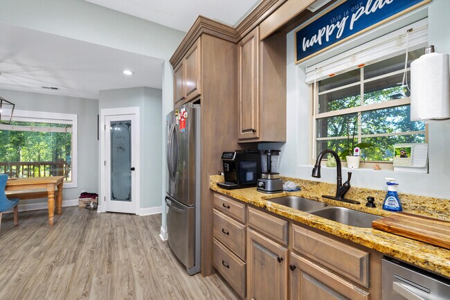 Building Photo - 930 Loring Mill Rd