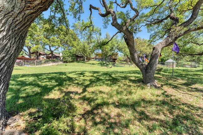 Building Photo - 2388 Lakeshore Dr