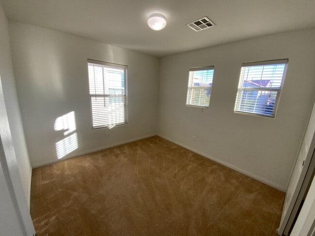 Building Photo - NEW FLOORING!! SW 2 STORY