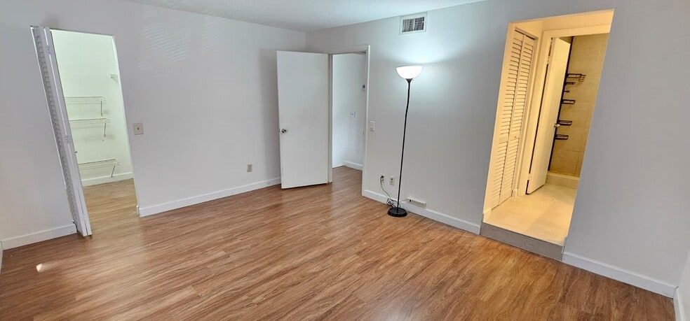 Building Photo - 1017 NW 124th Ave