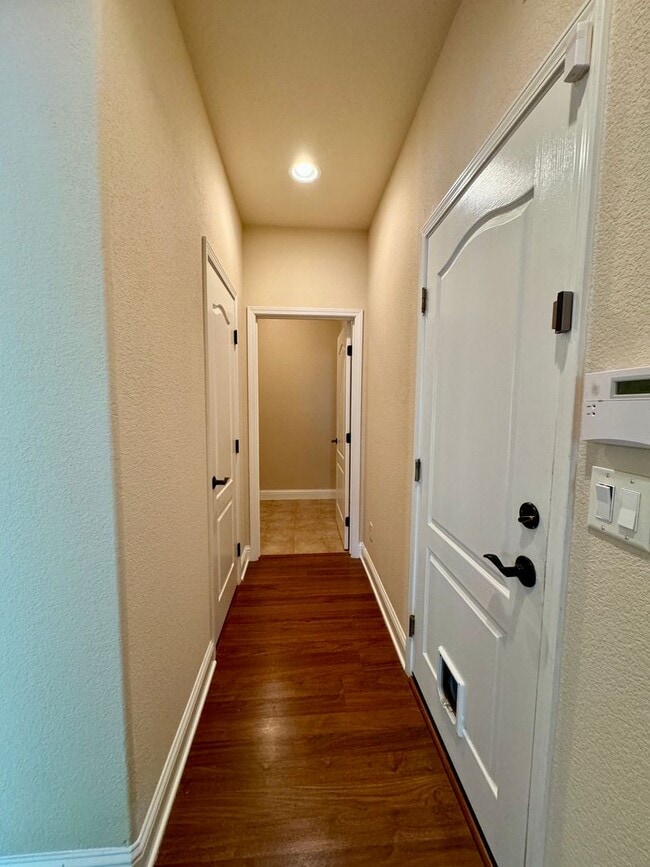 Building Photo - Beautiful Four-Bedroom Home Available in Folsom!