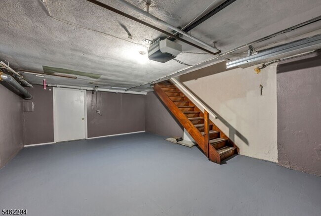 Building Photo - 122 Westview Ave