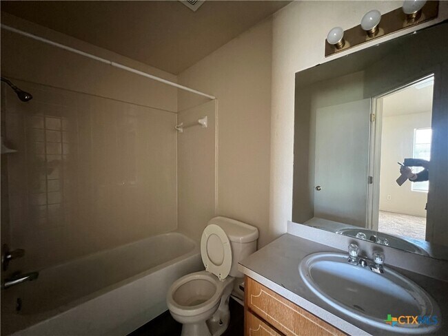 Building Photo - 4200 Alan Kent Dr