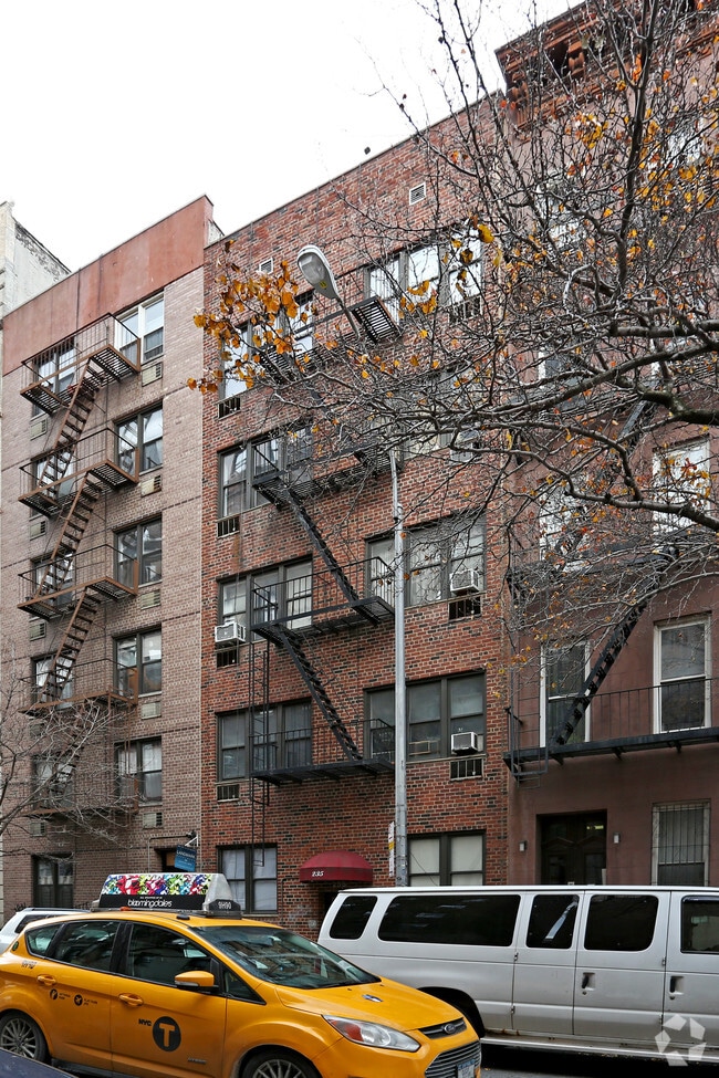 Building Photo - 235 E 12th St