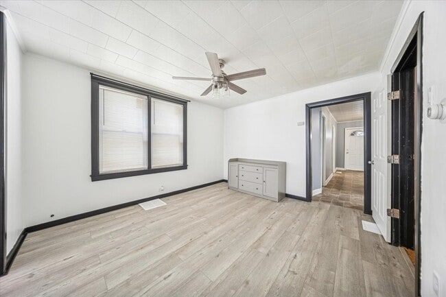 Building Photo - 3134 W 39th Pl