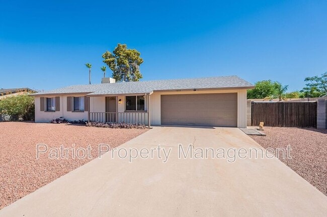 Building Photo - 1609 W Voltaire Ave
