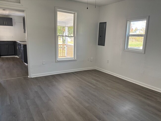 Building Photo - Modern Charm Meets Comfort: Fully Remodeled 3-Bed Home (Ask about our special)