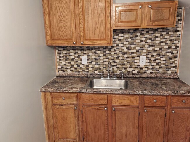 Building Photo - 607 Winthrop St