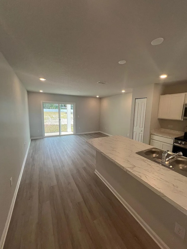 Building Photo - 840 Hartshill Pl